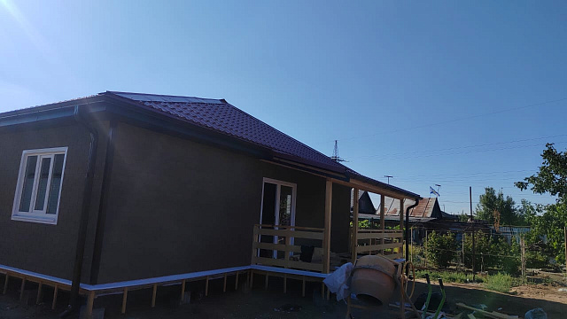 Дом одноэтажный 10x10 с террасой
